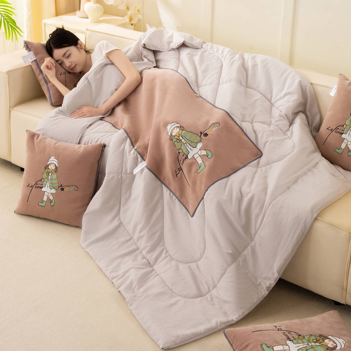 91家纺网 家纺一手货源 找家纺 （总）多今家纺 2025新款水洗棉雪尼尔刺绣抱枕被子-艾米糖系列