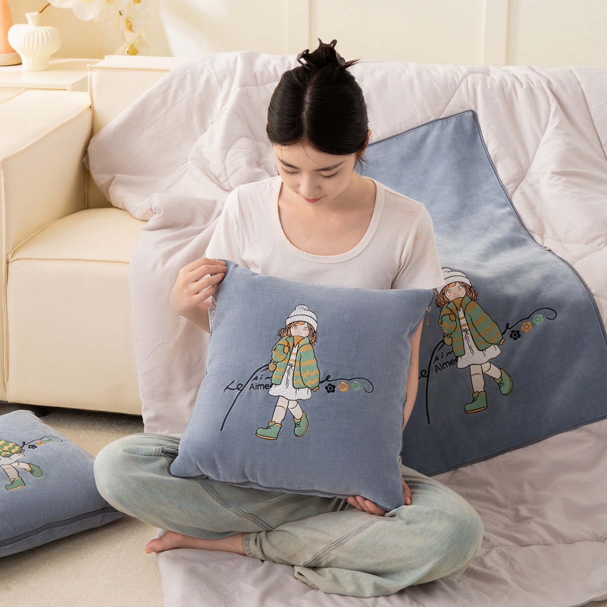 91家纺网 家纺一手货源 找家纺 （总）多今家纺 2025新款水洗棉雪尼尔刺绣抱枕被子-艾米糖系列