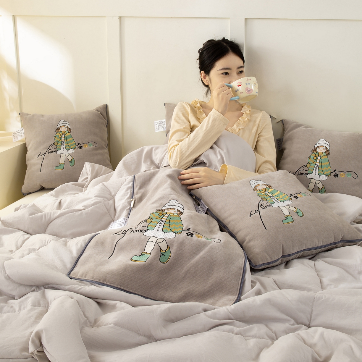 91家纺网 家纺一手货源 找家纺 多今家纺 2025新款水洗棉雪尼尔刺绣抱枕被子-艾米糖系列 艾米糖-葵花白