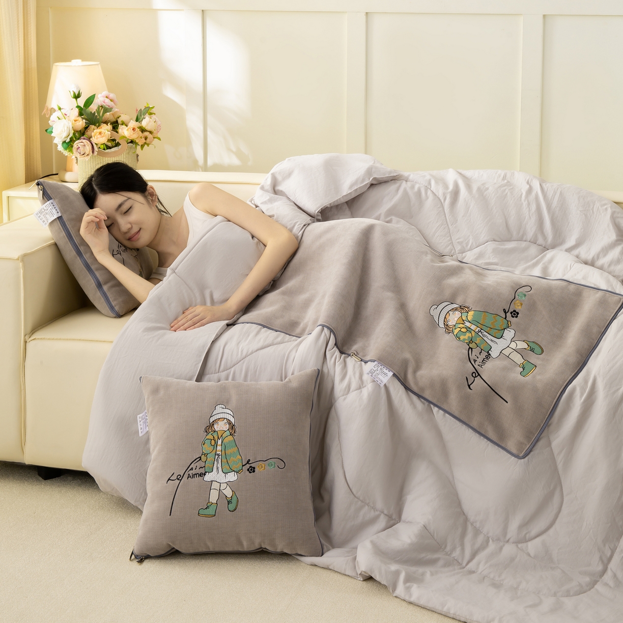 91家纺网 家纺一手货源 找家纺 多今家纺 2025新款水洗棉雪尼尔刺绣抱枕被子-艾米糖系列 艾米糖-葵花白