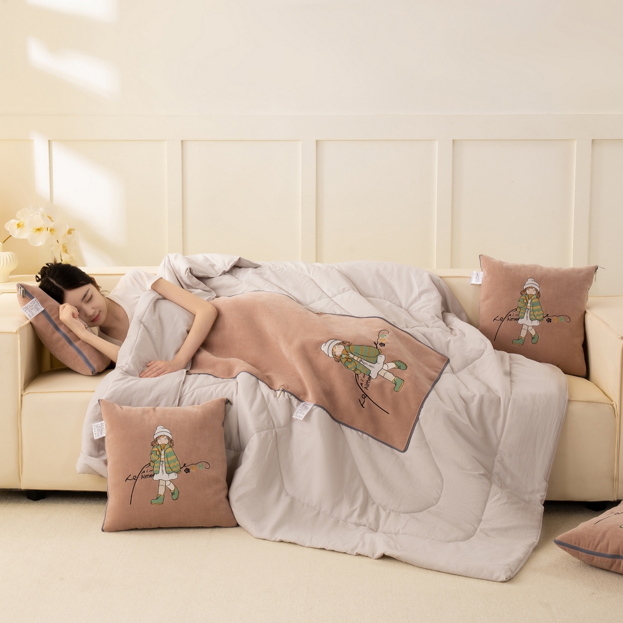 91家纺网 家纺一手货源 找家纺 多今家纺 2025新款水洗棉雪尼尔刺绣抱枕被子-艾米糖系列 艾米糖-淡桃红