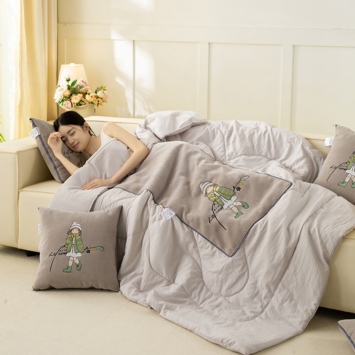 91家纺网 家纺一手货源 找家纺 多今家纺 2025新款水洗棉雪尼尔刺绣抱枕被子-艾米糖系列 艾米糖-葵花白