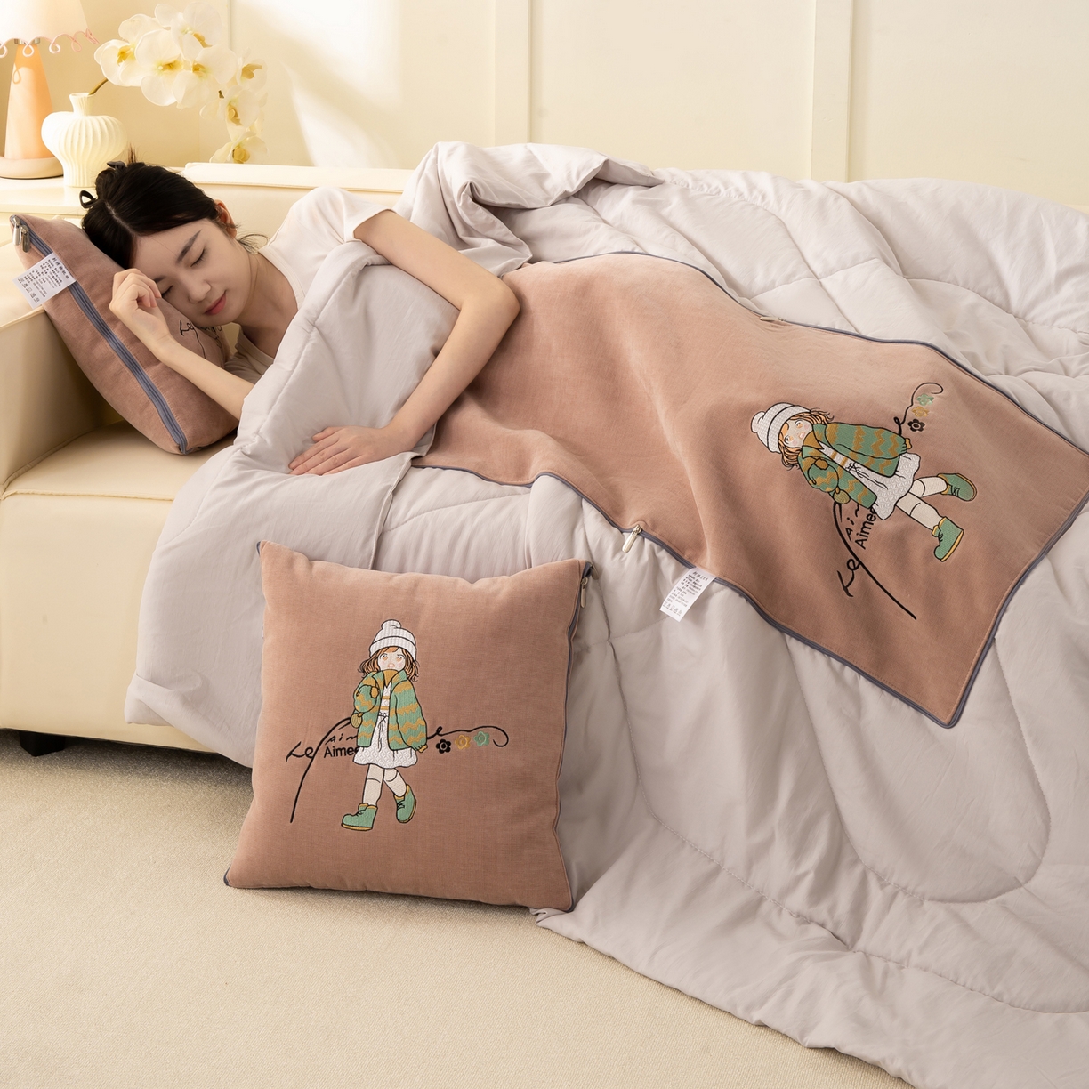 91家纺网 家纺一手货源 找家纺 多今家纺 2025新款水洗棉雪尼尔刺绣抱枕被子-艾米糖系列 艾米糖-淡桃红