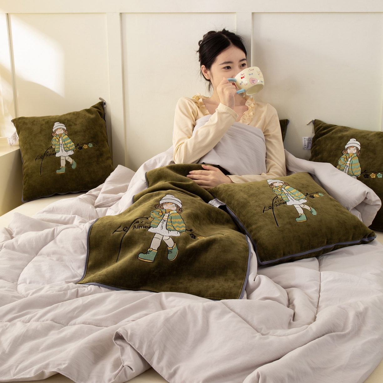 91家纺网 家纺一手货源 找家纺 多今家纺 2025新款水洗棉雪尼尔刺绣抱枕被子-艾米糖系列 艾米糖-葱绿