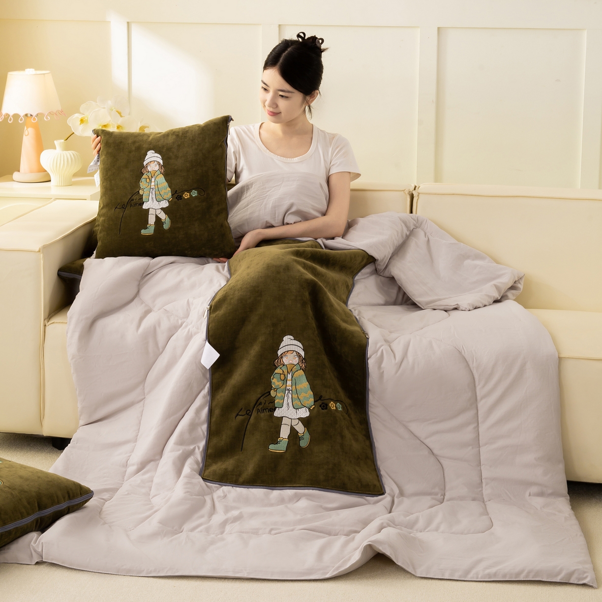 91家纺网 家纺一手货源 找家纺 多今家纺 2025新款水洗棉雪尼尔刺绣抱枕被子-艾米糖系列 艾米糖-葱绿