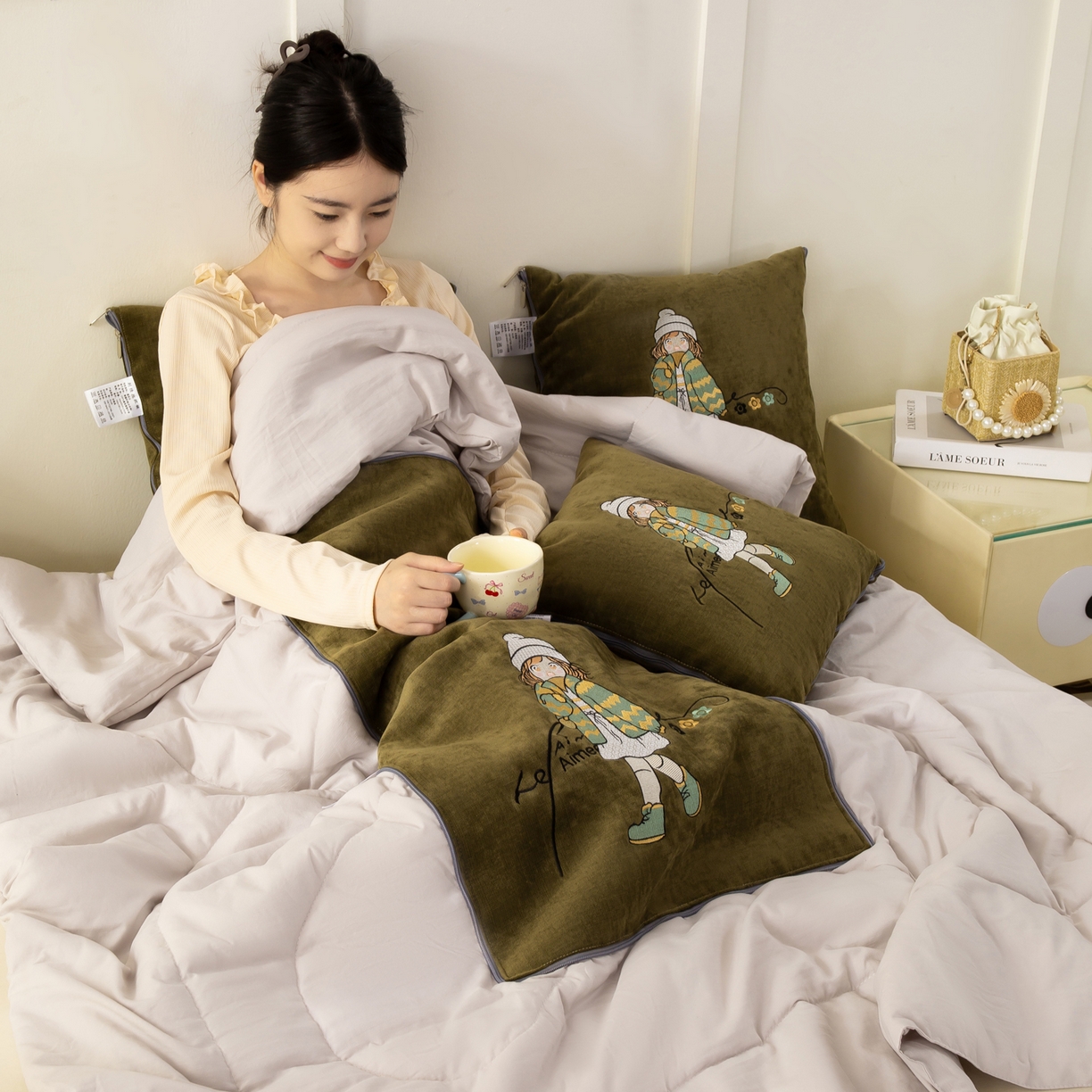 91家纺网 家纺一手货源 找家纺 多今家纺 2025新款水洗棉雪尼尔刺绣抱枕被子-艾米糖系列 艾米糖-葱绿