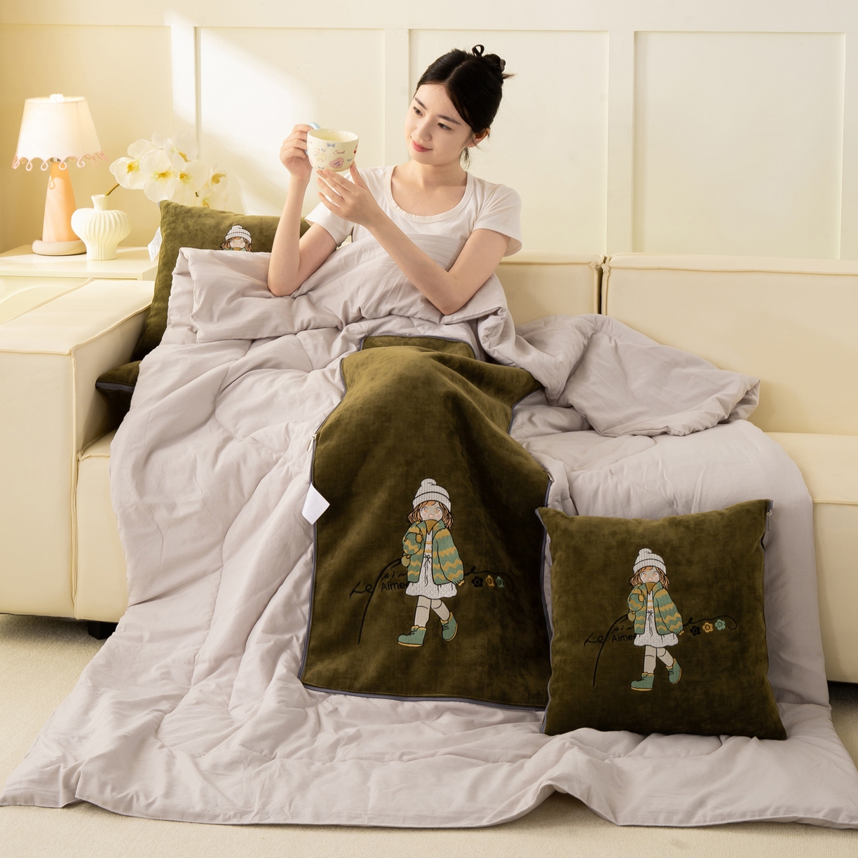 91家纺网 家纺一手货源 找家纺 多今家纺 2025新款水洗棉雪尼尔刺绣抱枕被子-艾米糖系列 艾米糖-葱绿