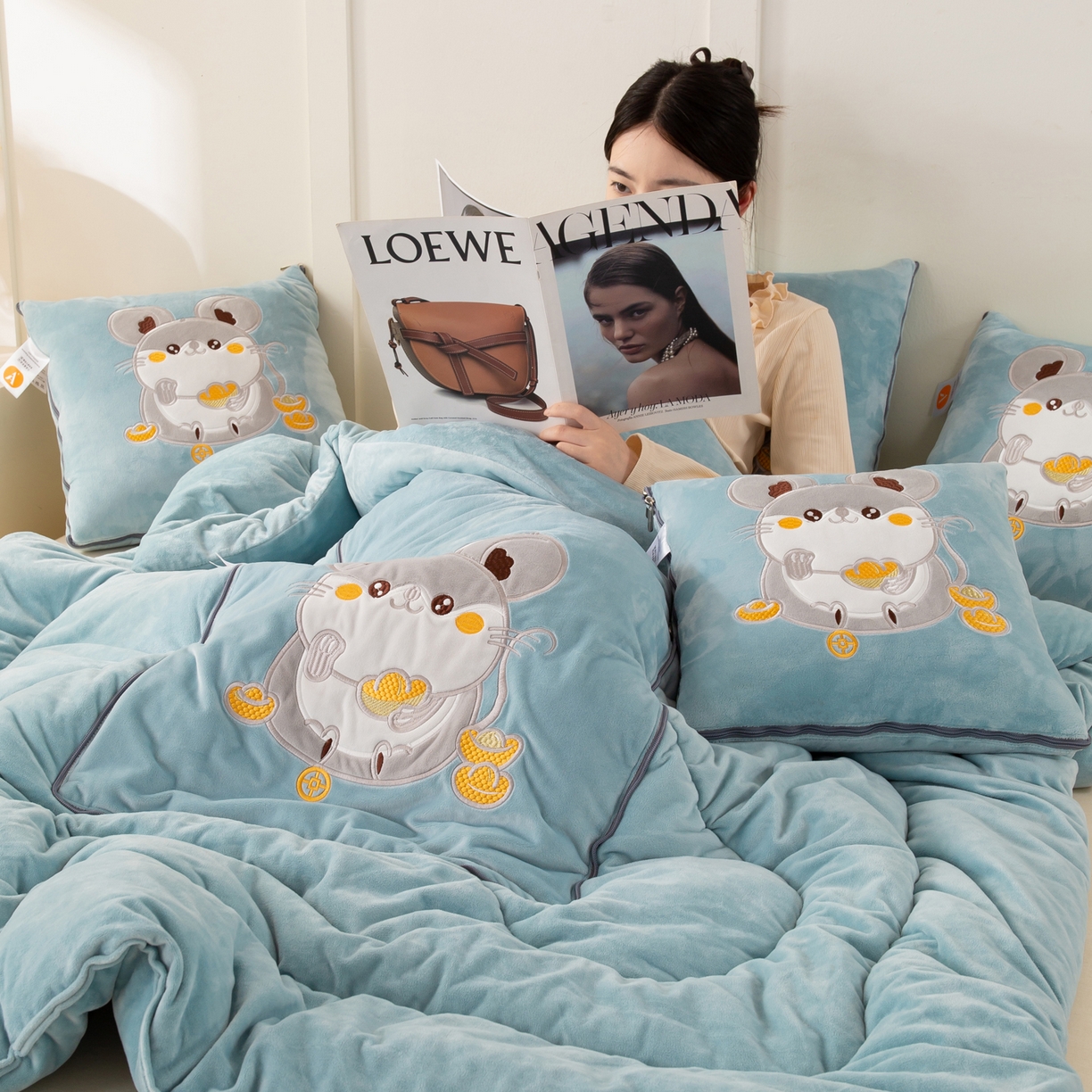 多今家纺 2025新款加厚婴儿绒贴布刺绣抱枕被子-鼠我有钱系列 鼠我有钱-星郎蓝