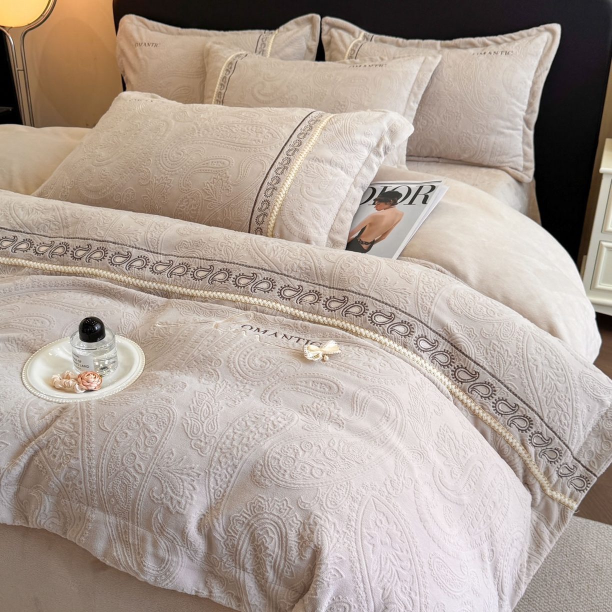 91家纺网 家纺一手货源 找家纺 （总）慕木家纺 2025新款A类高克重高端雕花绒工艺款刺绣拼接四件套锦绣芳华系列（直播热款）提供买家秀