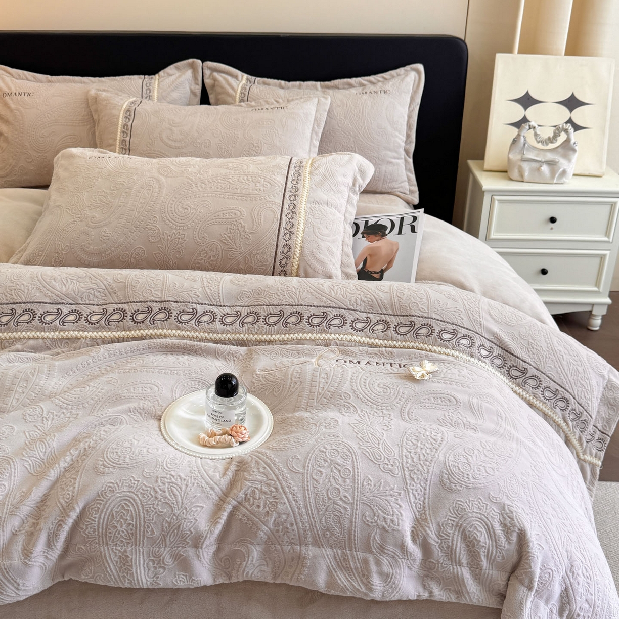 91家纺网 家纺一手货源 找家纺 （总）慕木家纺 2025新款A类高克重高端雕花绒工艺款刺绣拼接四件套锦绣芳华系列（直播热款）提供买家秀