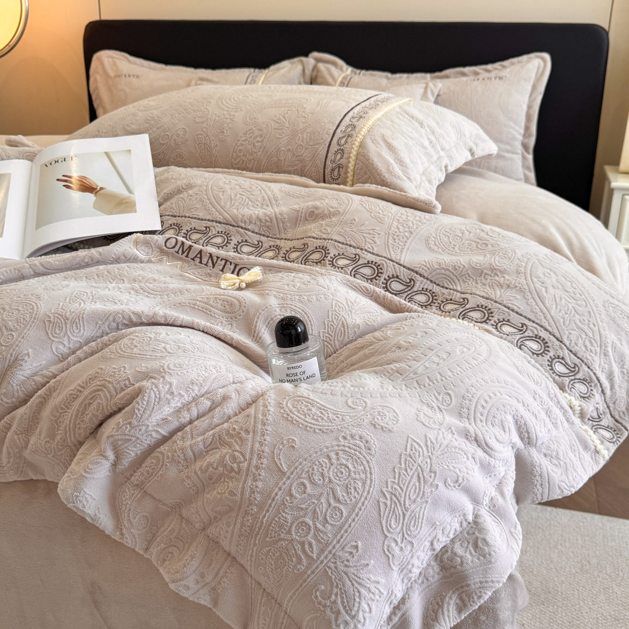 91家纺网 家纺一手货源 找家纺 （总）慕木家纺 2025新款A类高克重高端雕花绒工艺款刺绣拼接四件套锦绣芳华系列（直播热款）提供买家秀