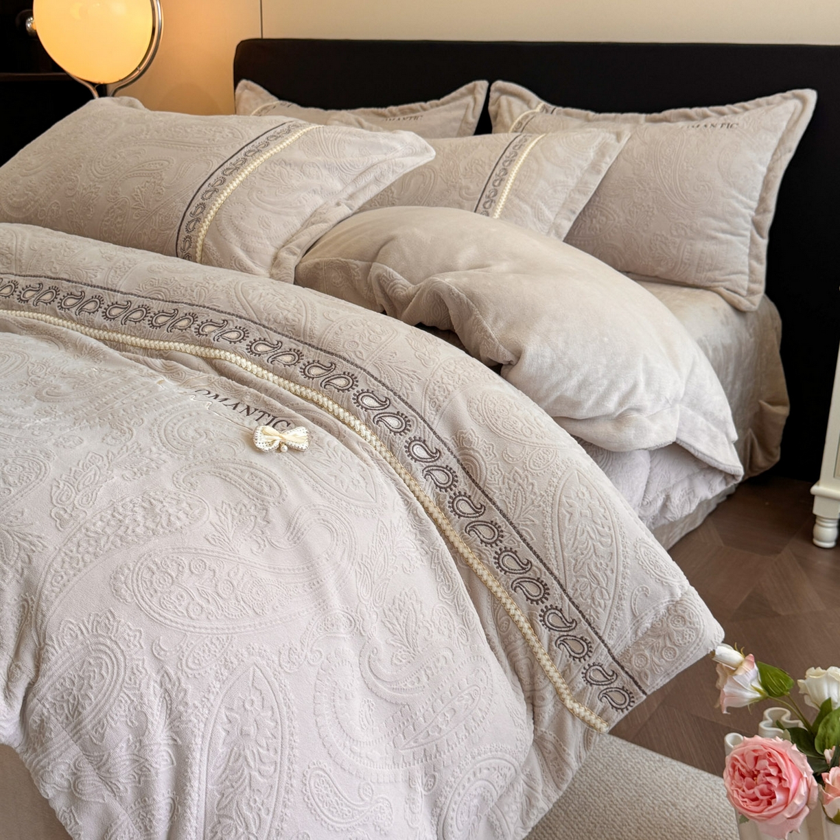 91家纺网 家纺一手货源 找家纺 （总）慕木家纺 2025新款A类高克重高端雕花绒工艺款刺绣拼接四件套锦绣芳华系列（直播热款）提供买家秀