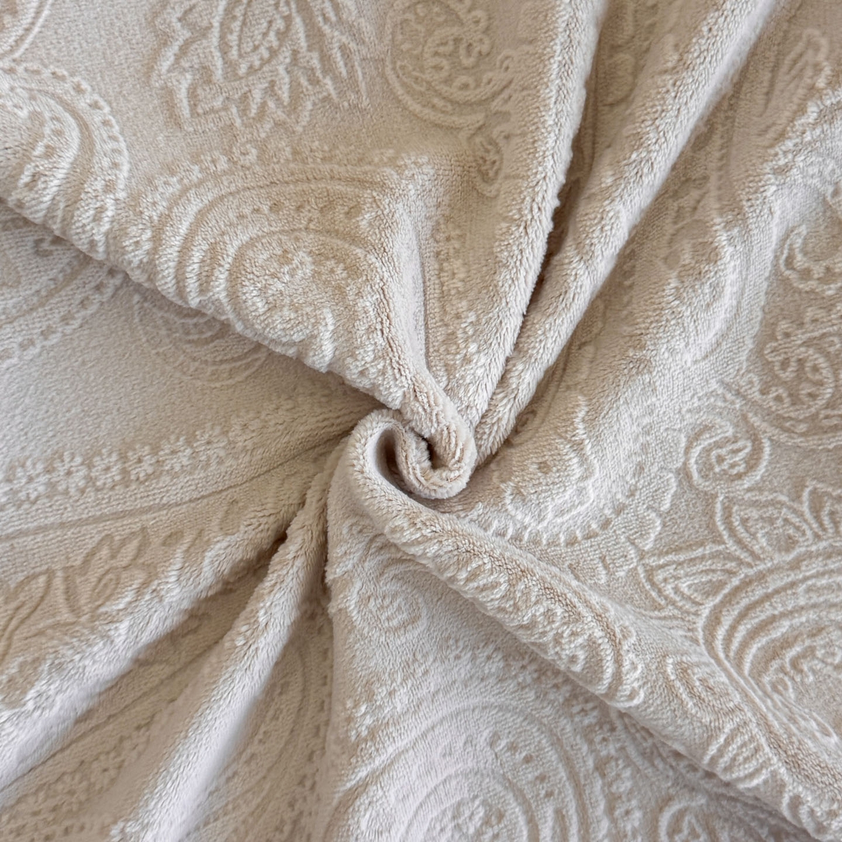 91家纺网 家纺一手货源 找家纺 慕木家纺 2025新款A类高克重高端雕花绒工艺款刺绣拼接四件套锦绣芳华系列（直播热款）提供买家秀 锦绣芳华-月岩灰