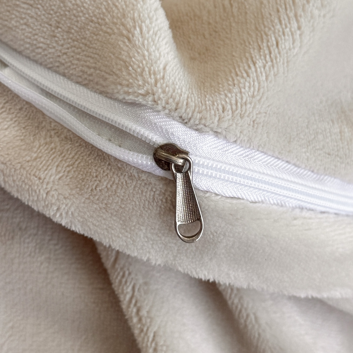 91家纺网 家纺一手货源 找家纺 慕木家纺 2025新款A类高克重高端雕花绒工艺款刺绣拼接四件套锦绣芳华系列（直播热款）提供买家秀 锦绣芳华-月岩灰