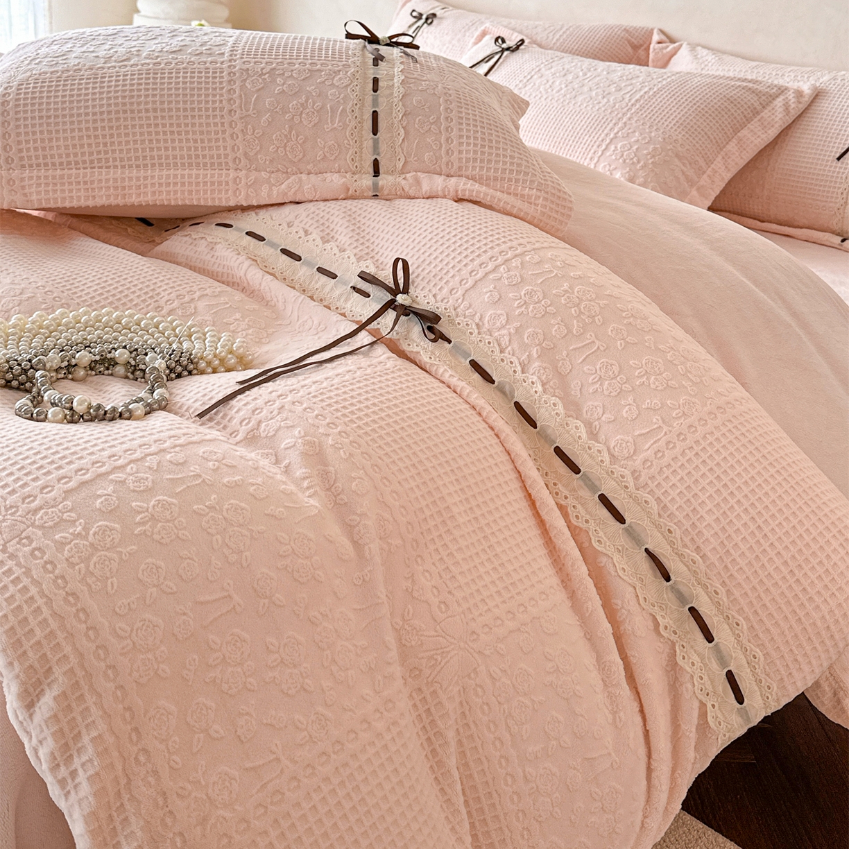 91家纺网 家纺一手货源 找家纺 慕木家纺 2025新款高端雕花公主风蝴蝶结工艺款四件套绿野仙踪系列（直播热款）提供买家秀 绿野仙踪-仙女粉