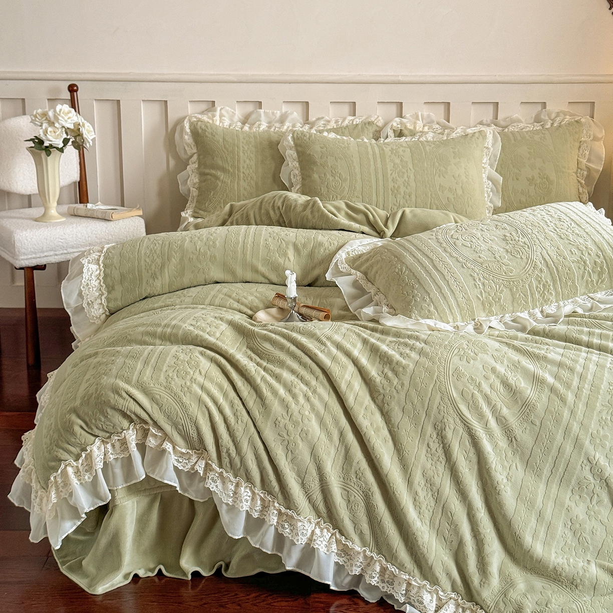 91家纺网 家纺一手货源 找家纺 （总）满座家居 2025新款爆款全消光牛奶绒雕花四件套蕾丝花边仙女款床盖四件套-云芙