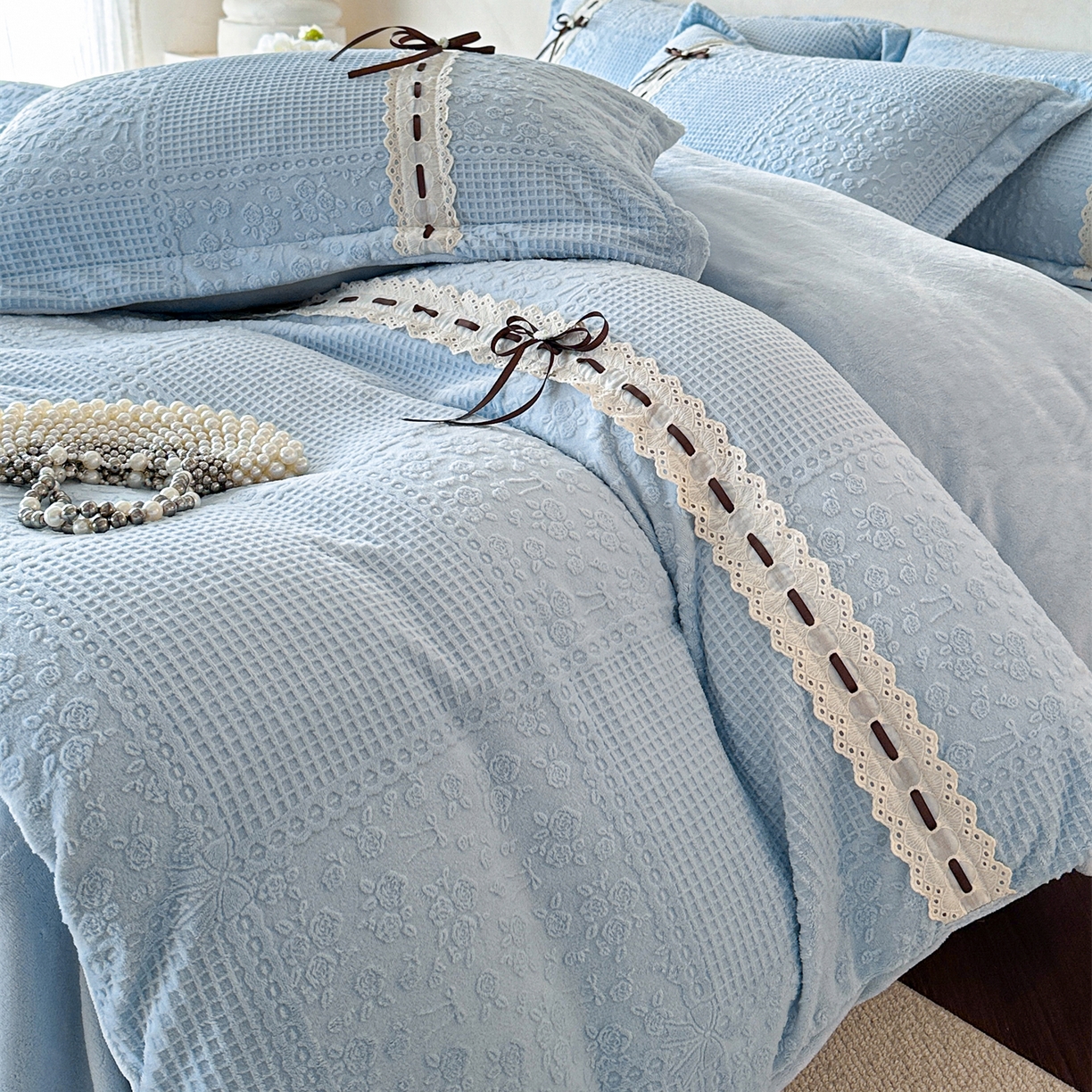 91家纺网 家纺一手货源 找家纺 慕木家纺 2025新款高端雕花公主风蝴蝶结工艺款四件套绿野仙踪系列（直播热款）提供买家秀 绿野仙踪-月光蓝