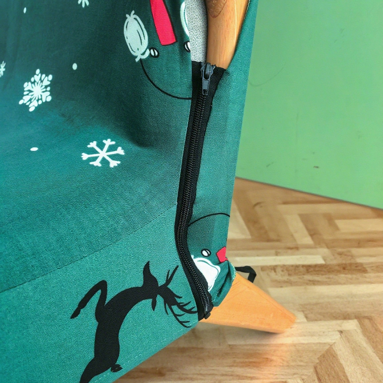 91家纺网 家纺一手货源 找家纺 壹零特色家纺 2025新款印花款实木多人沙发椅套 快乐圣诞-绿