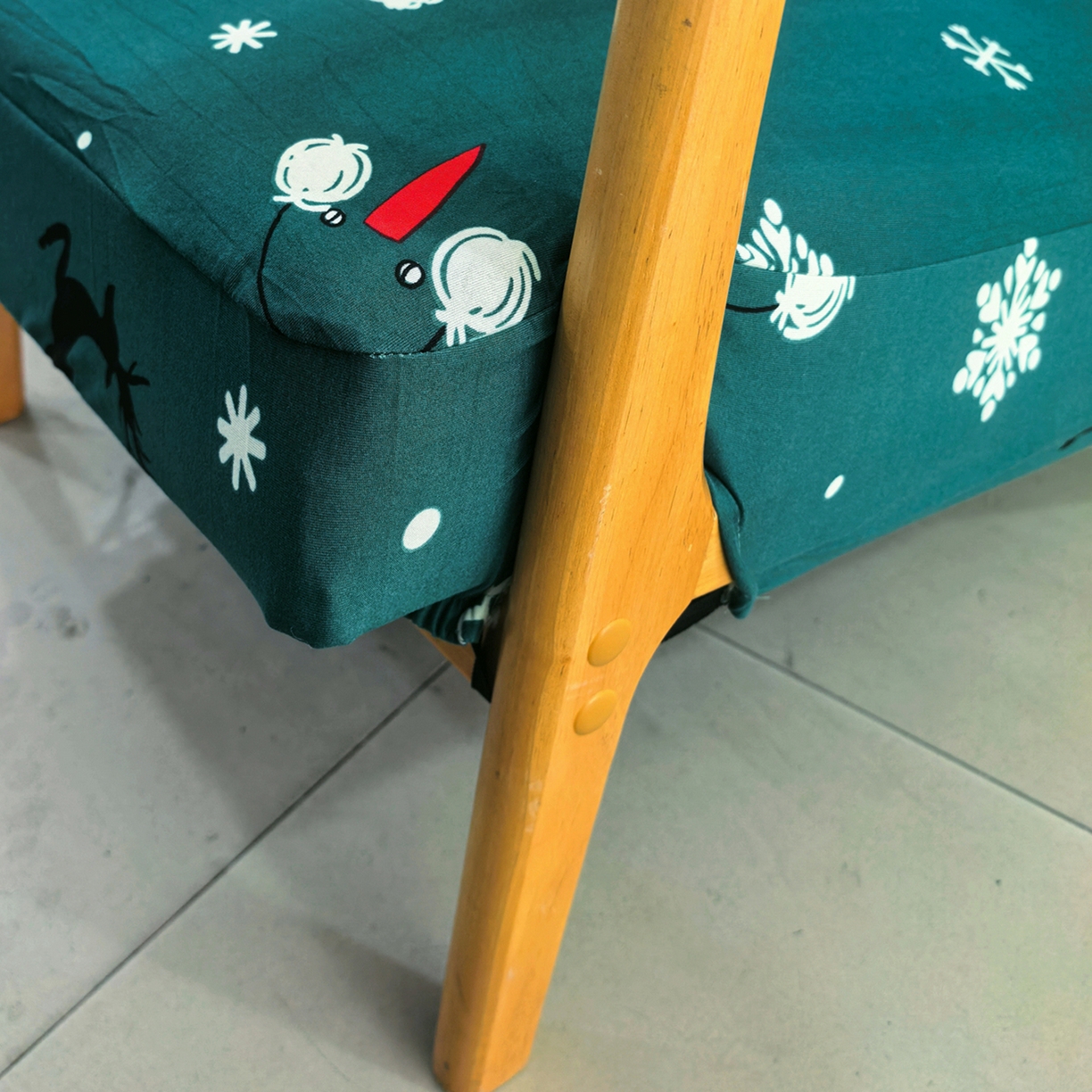 91家纺网 家纺一手货源 找家纺 壹零特色家纺 2025新款印花款实木多人沙发椅套 快乐圣诞-绿