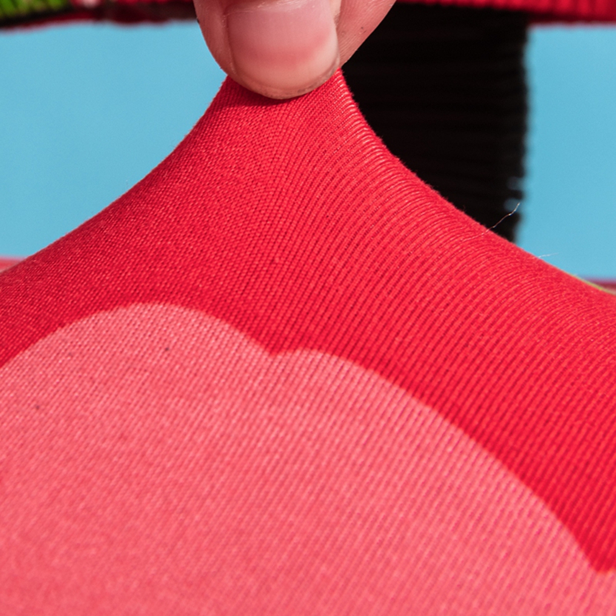 91家纺网 家纺一手货源 找家纺 壹零特色家纺 2025新款印花款实木多人沙发椅套 快乐圣诞-红