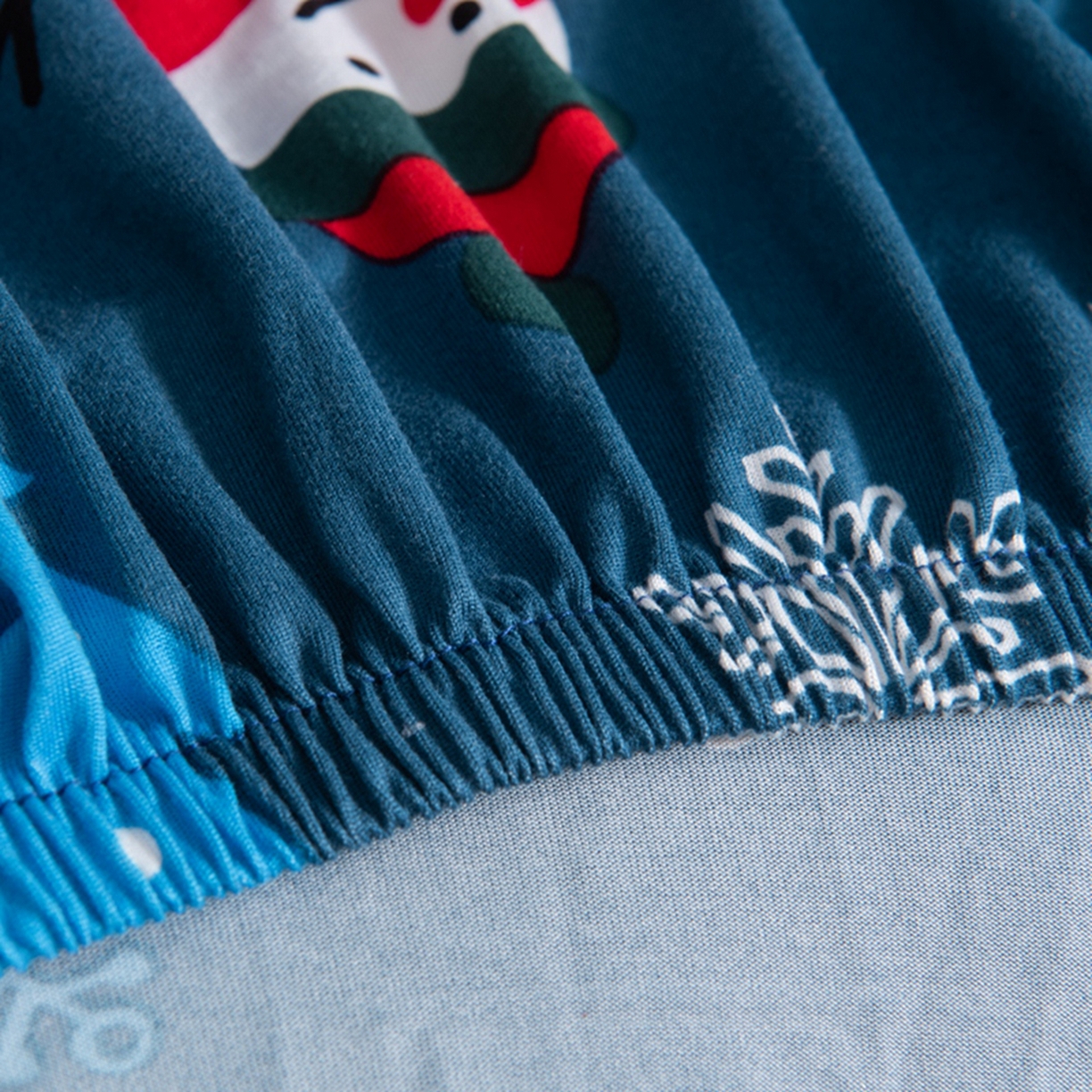 91家纺网 家纺一手货源 找家纺 壹零特色家纺 2025新款印花款实木多人沙发椅套 快乐圣诞-蓝