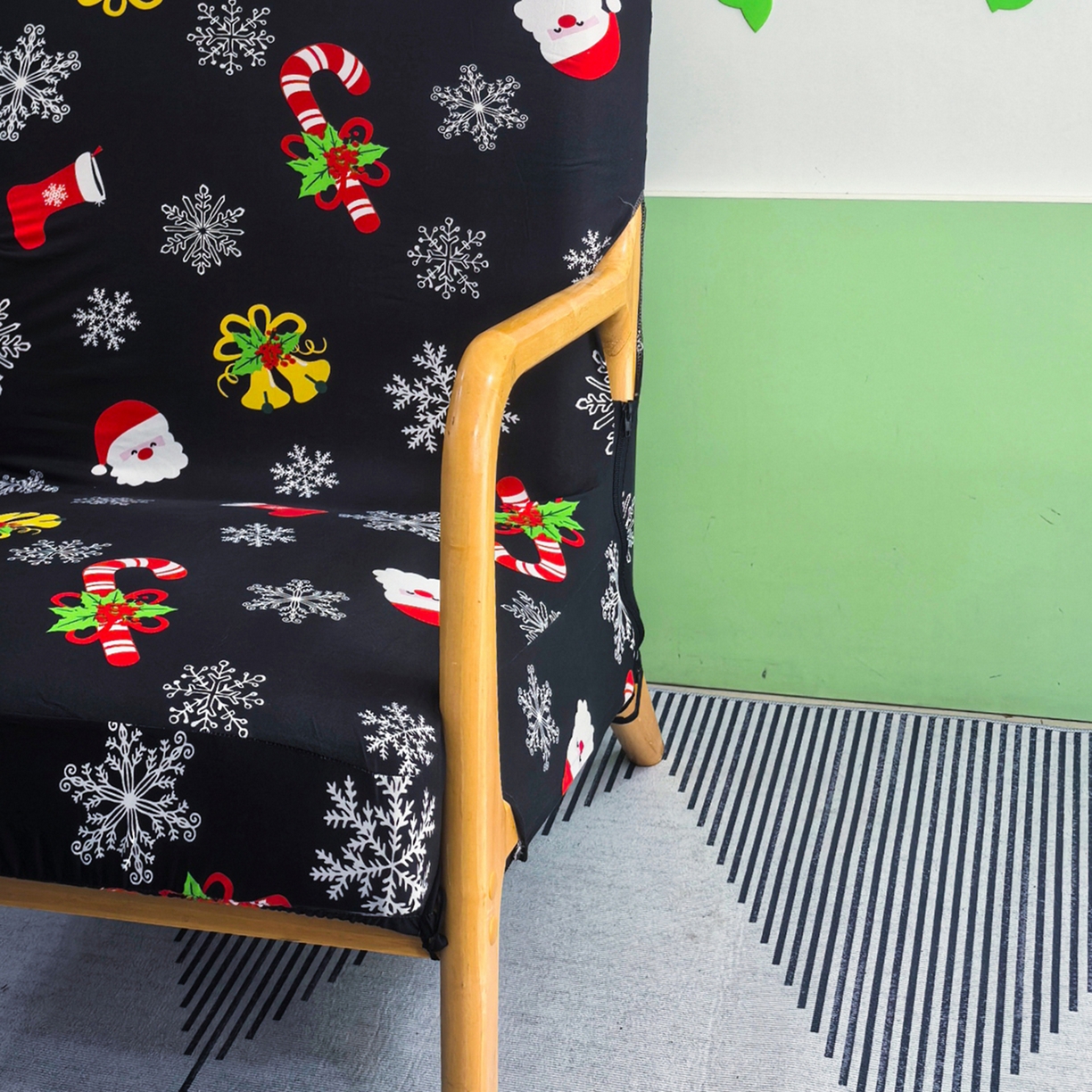 91家纺网 家纺一手货源 找家纺 壹零特色家纺 2025新款印花款实木多人沙发椅套 快乐圣诞-黑