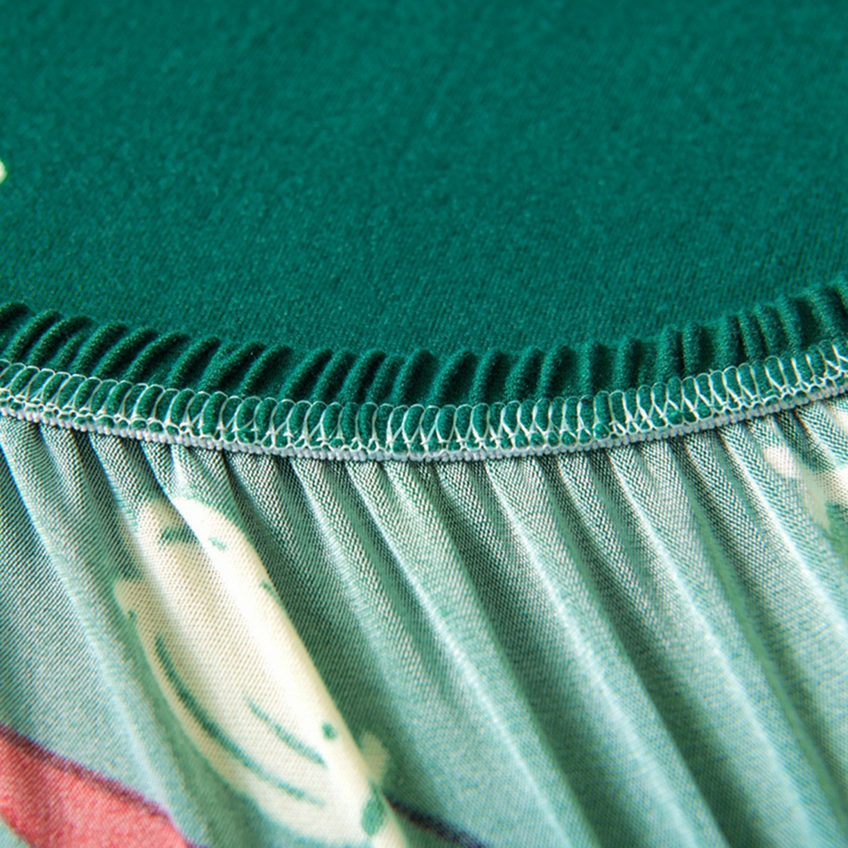 91家纺网 家纺一手货源 找家纺 壹零特色家纺 2025新款印花款实木多人沙发椅套 快乐圣诞-绿