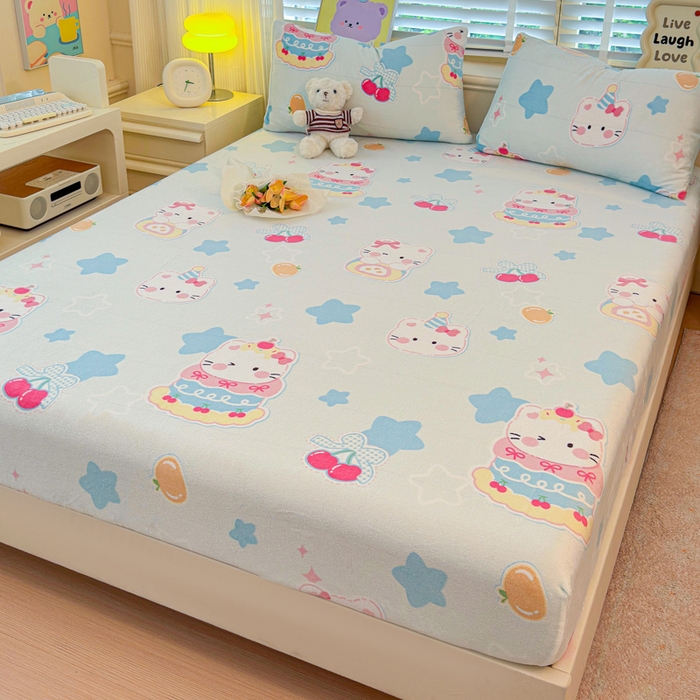 91家纺网 家纺一手货源 找家纺 慕澄家纺 2025新款牛奶绒印花床笠床笠单品 床笠-蛋糕猫咪