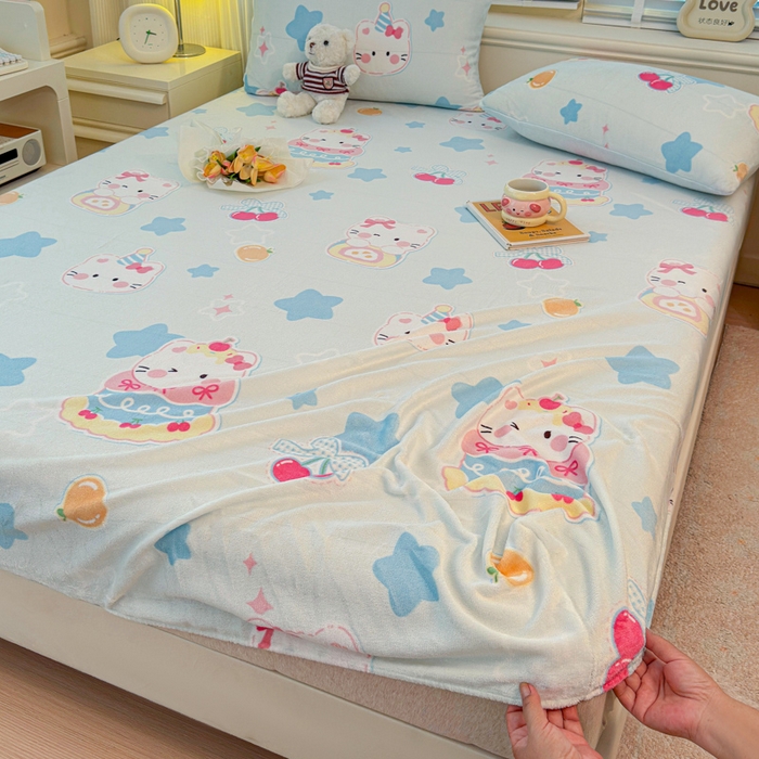 91家纺网 家纺一手货源 找家纺 慕澄家纺 2025新款牛奶绒印花床笠床笠单品 床笠-蛋糕猫咪