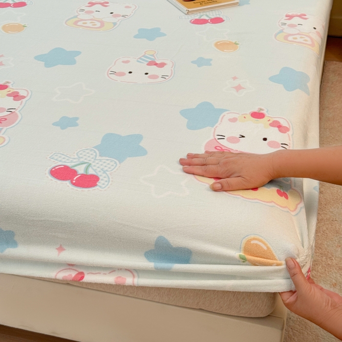 91家纺网 家纺一手货源 找家纺 慕澄家纺 2025新款牛奶绒印花床笠床笠单品 床笠-蛋糕猫咪