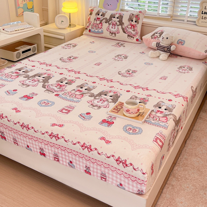 91家纺网 家纺一手货源 找家纺 慕澄家纺 2025新款牛奶绒印花床笠床笠单品 床笠-粉色喵喵