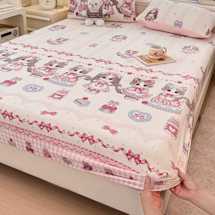 91家纺网 家纺一手货源 找家纺 慕澄家纺 2025新款牛奶绒印花床笠床笠单品 床笠-粉色喵喵