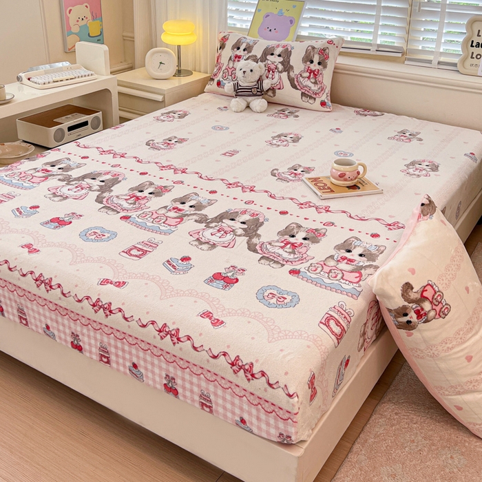 91家纺网 家纺一手货源 找家纺 慕澄家纺 2025新款牛奶绒印花床笠床笠单品 床笠-粉色喵喵