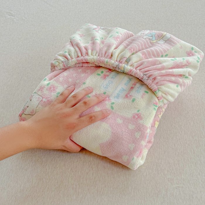 91家纺网 家纺一手货源 找家纺 慕澄家纺 2025新款牛奶绒印花床笠床笠单品 床笠-格子小猫