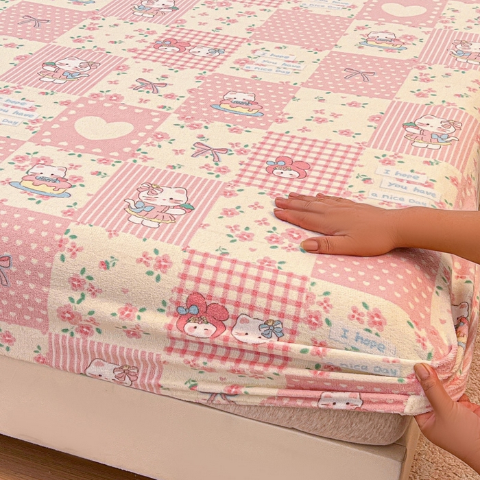 91家纺网 家纺一手货源 找家纺 慕澄家纺 2025新款牛奶绒印花床笠床笠单品 床笠-格子小猫