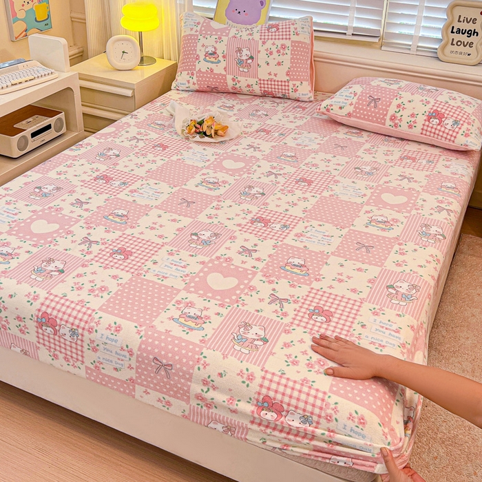 91家纺网 家纺一手货源 找家纺 慕澄家纺 2025新款牛奶绒印花床笠床笠单品 床笠-格子小猫