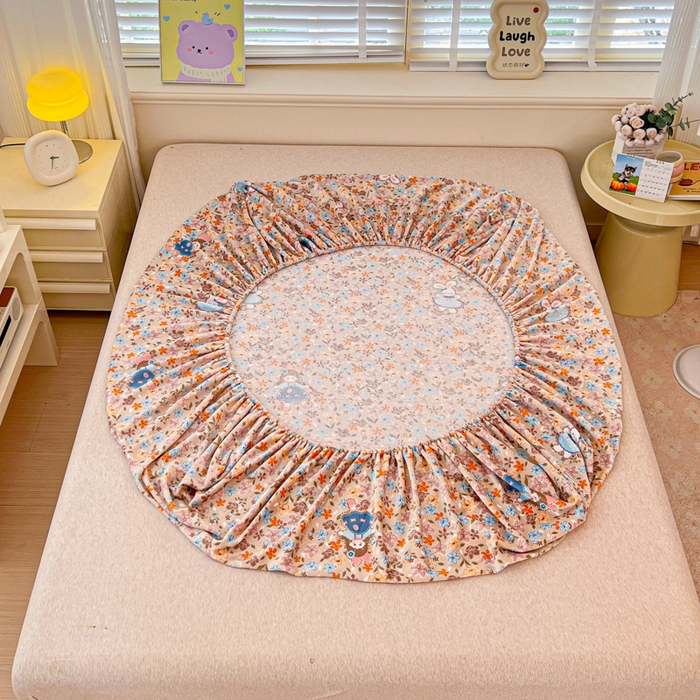 91家纺网 家纺一手货源 找家纺 慕澄家纺 2025新款牛奶绒印花床笠床笠单品 床笠-咖系小女孩