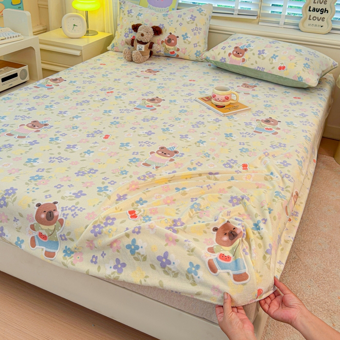 91家纺网 家纺一手货源 找家纺 慕澄家纺 2025新款牛奶绒印花床笠床笠单品 床笠-快乐卡皮