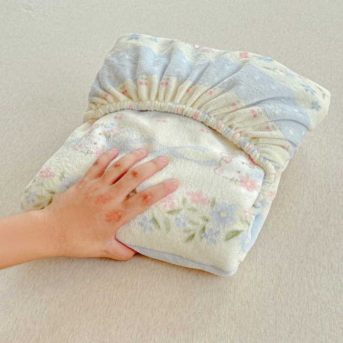 91家纺网 家纺一手货源 找家纺 慕澄家纺 2025新款牛奶绒印花床笠床笠单品 床笠-蓝条凯蒂