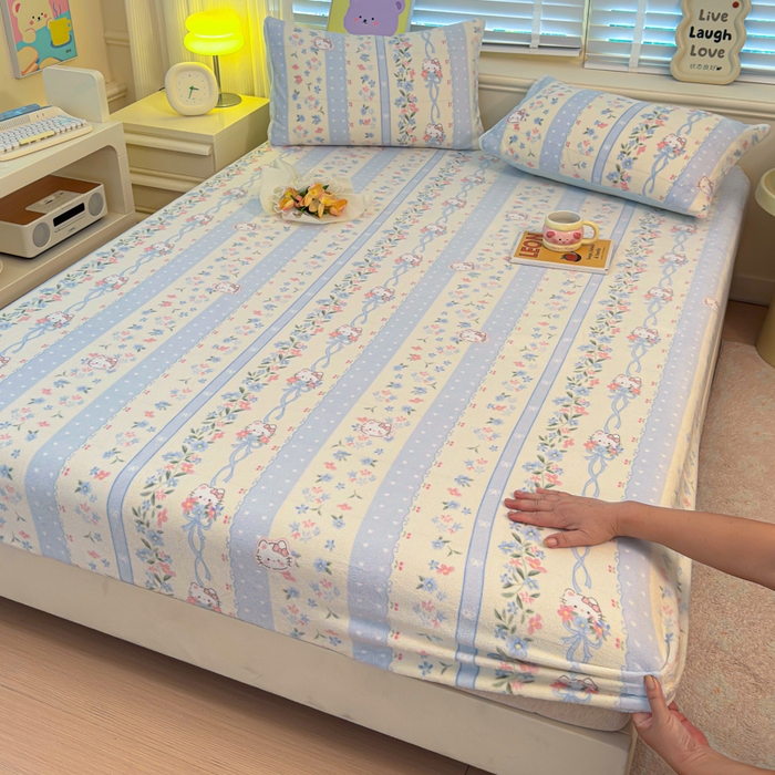 91家纺网 家纺一手货源 找家纺 慕澄家纺 2025新款牛奶绒印花床笠床笠单品 床笠-蓝条凯蒂