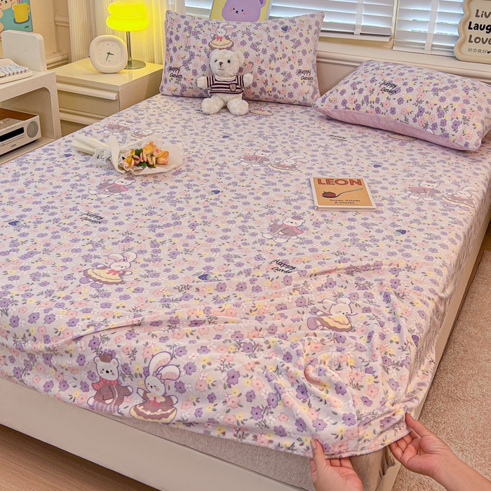 91家纺网 家纺一手货源 找家纺 慕澄家纺 2025新款牛奶绒印花床笠床笠单品 床笠-碎碎紫兔