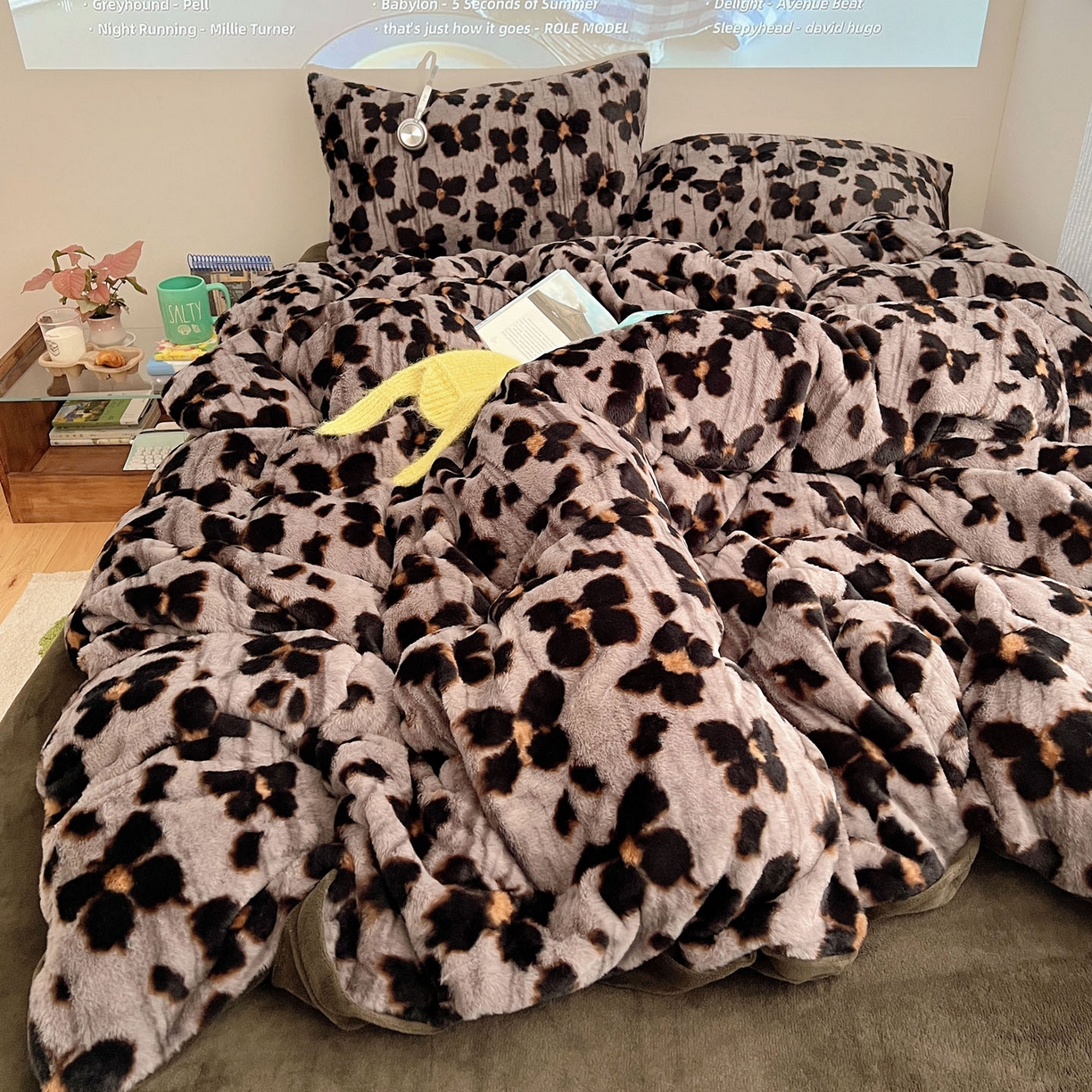 91家纺网 家纺一手货源 找家纺 顾里家纺 2025新款美拉德兔毛四件套 豹纹灰