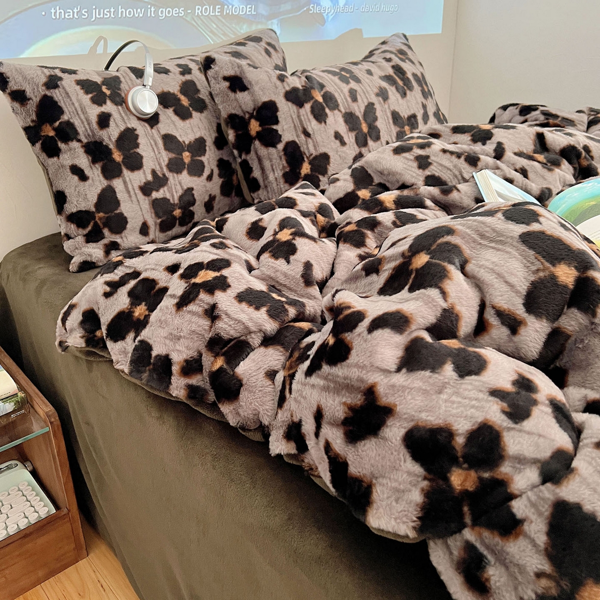 91家纺网 家纺一手货源 找家纺 顾里家纺 2025新款美拉德兔毛四件套 豹纹灰