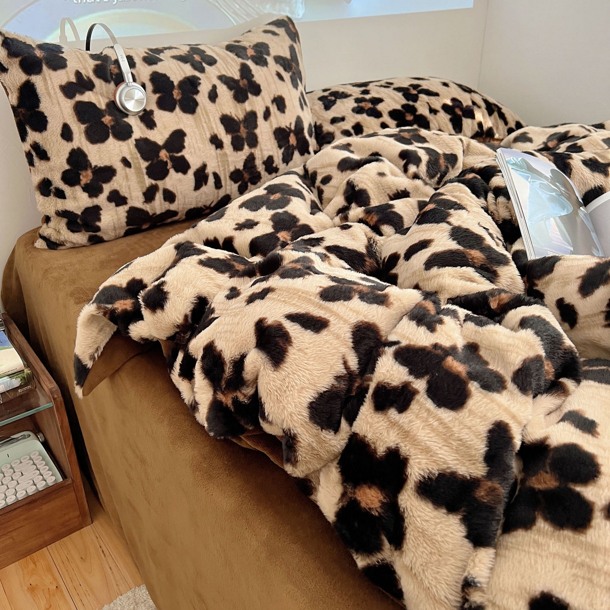 91家纺网 家纺一手货源 找家纺 顾里家纺 2025新款美拉德兔毛四件套 豹纹咖