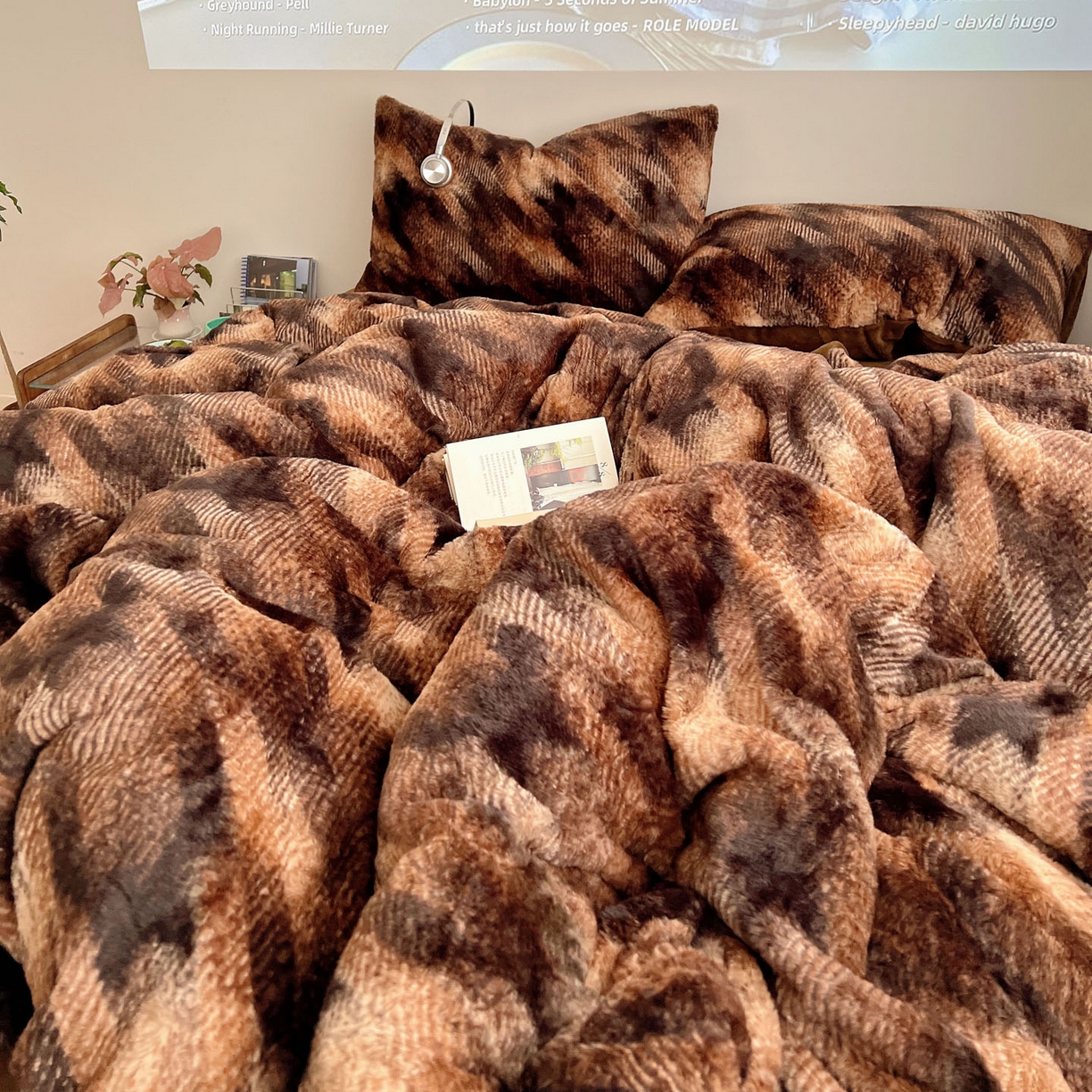 91家纺网 家纺一手货源 找家纺 顾里家纺 2025新款美拉德兔毛四件套 格调