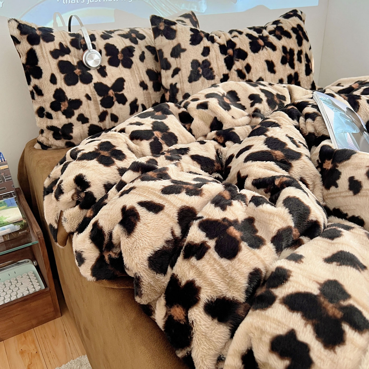 91家纺网 家纺一手货源 找家纺 顾里家纺 2025新款美拉德兔毛四件套 豹纹咖