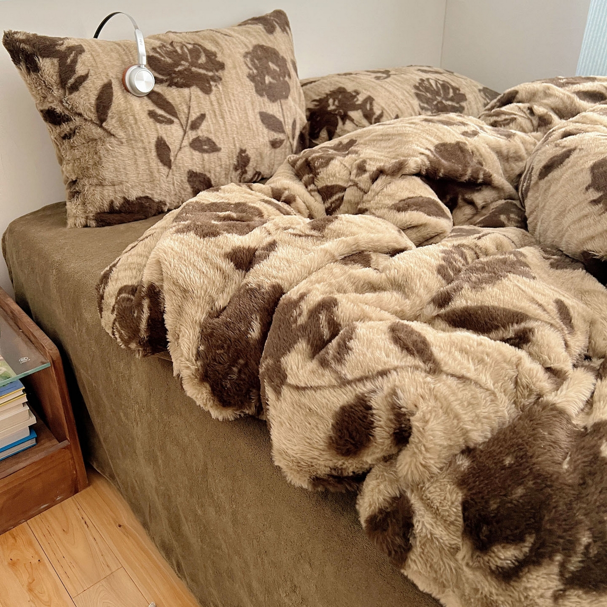 91家纺网 家纺一手货源 找家纺 顾里家纺 2025新款美拉德兔毛四件套 花语