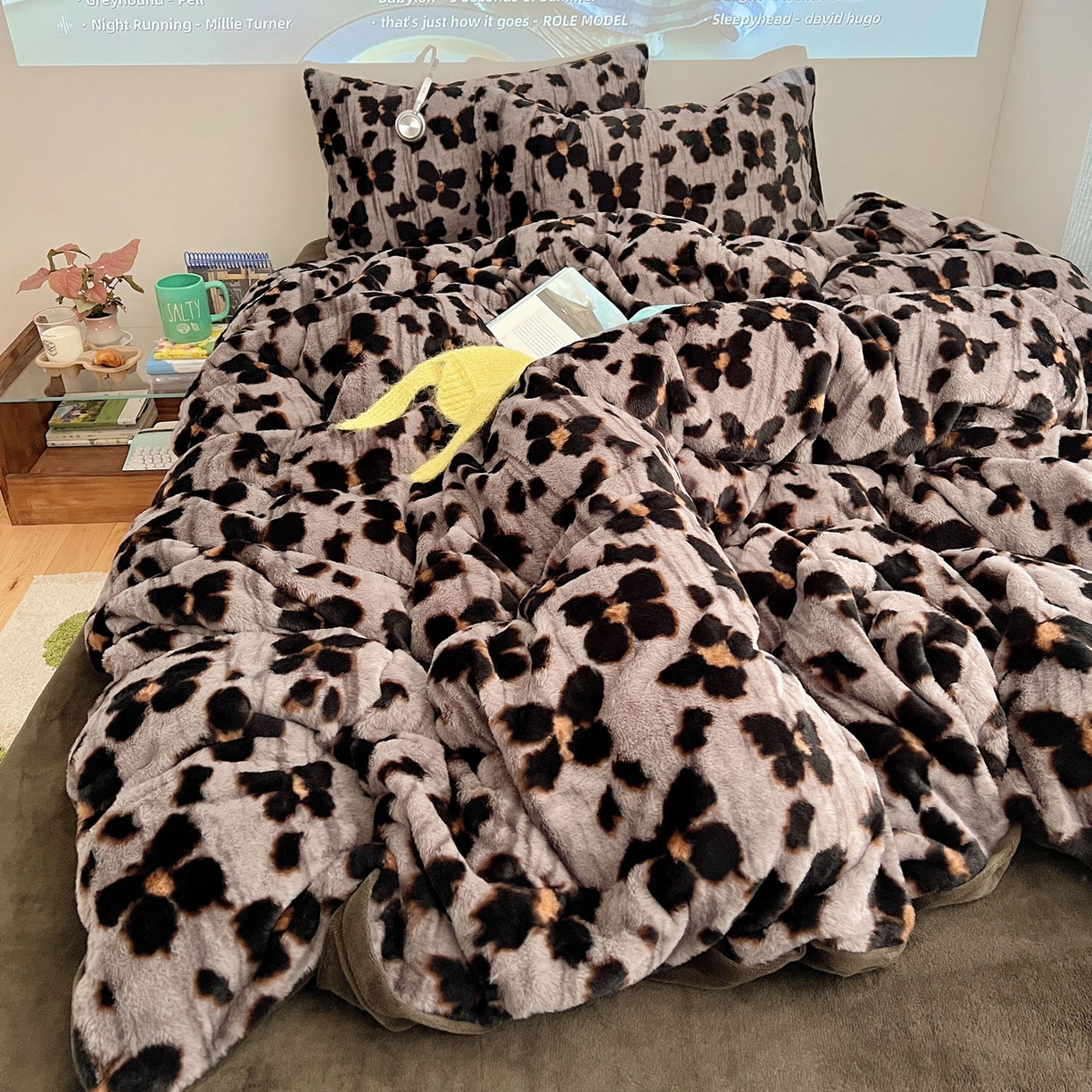 91家纺网 家纺一手货源 找家纺 顾里家纺 2025新款美拉德兔毛四件套 豹纹灰