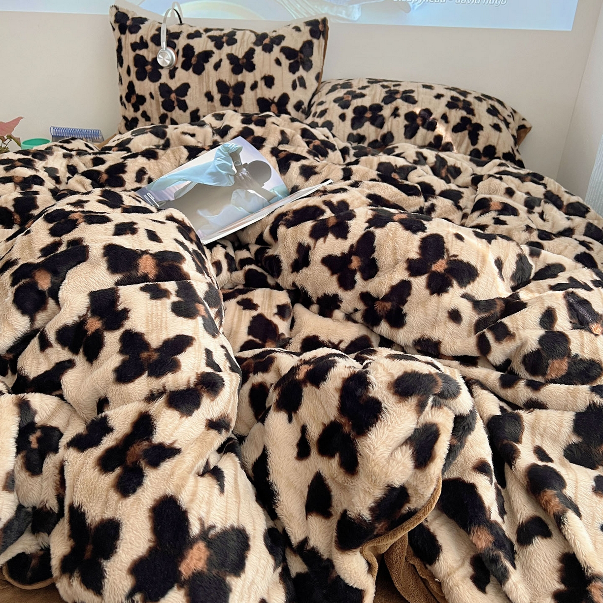 91家纺网 家纺一手货源 找家纺 顾里家纺 2025新款美拉德兔毛四件套 豹纹咖