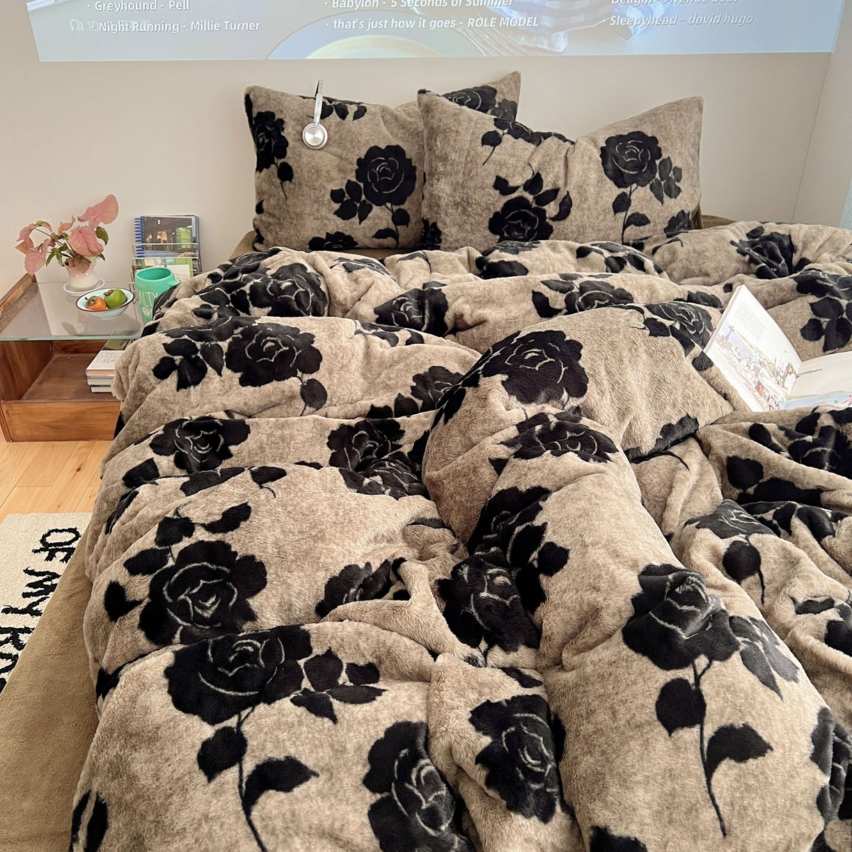 91家纺网 家纺一手货源 找家纺 顾里家纺 2025新款美拉德兔毛四件套 玫瑰情话